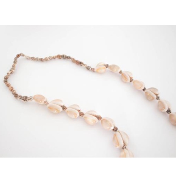 Vintage Shell Necklace - Picture 2 of 4
